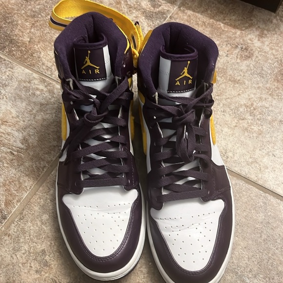 Retro 1s size 11 Grand Purple Varsity Maize - Picture 2 of 8